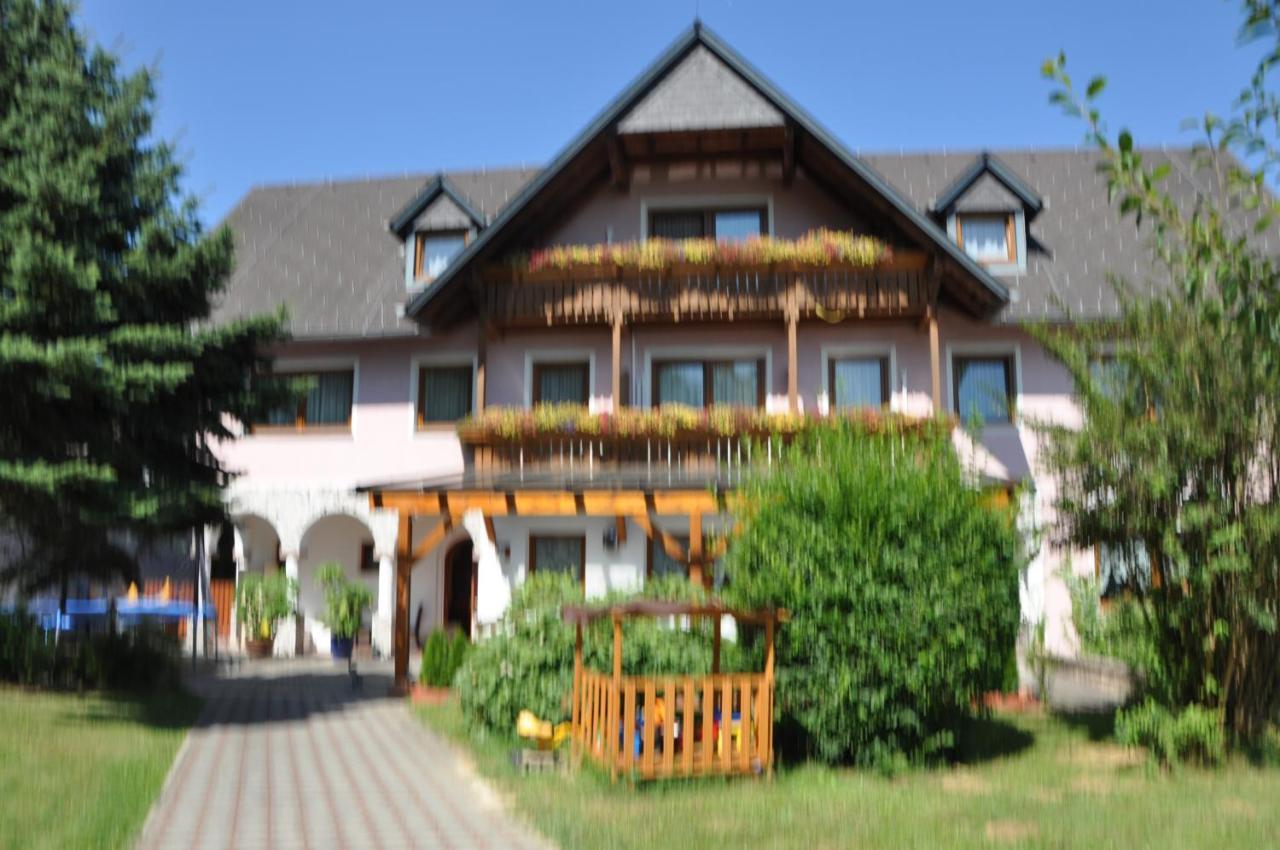 Hotel Arkadenhof Лойперсдорф-бай-Фюрстенфельд Екстер'єр фото